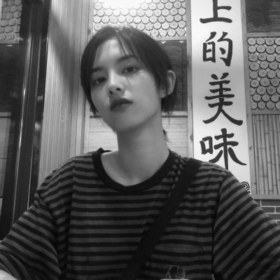 ��ק�����ڰ�Ů��ͷ�����ǻ���