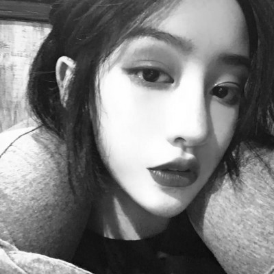 ��ק�����ڰ�Ů��ͷ�����ǻ���