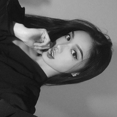 ��ק�����ڰ�Ů��ͷ�����ǻ���