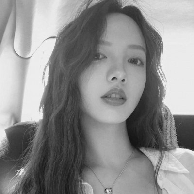 ��ק�����ڰ�Ů��ͷ�����ǻ���