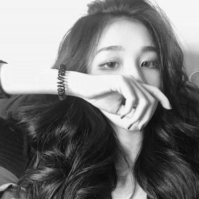 ��ק�����ڰ�Ů��ͷ�����ǻ���