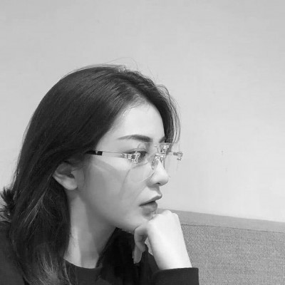 ��ק�����ڰ�Ů��ͷ�����ǻ���