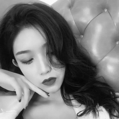 ��ק�����ڰ�Ů��ͷ�����ǻ���