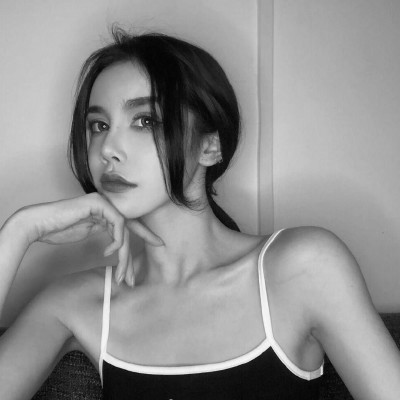 ��ק�����ڰ�Ů��ͷ�����ǻ���