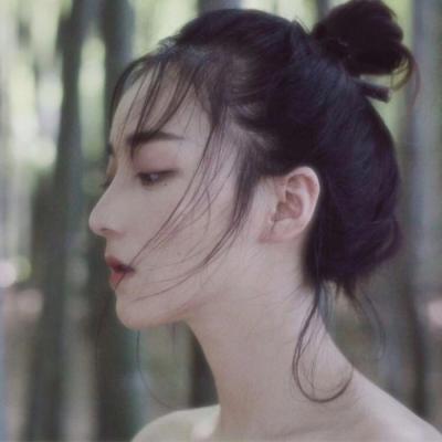 ��������Ů��΢��ͷ�� ��Ϊ�а��Ż����ڴ�