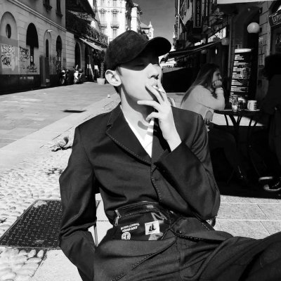 �ڰ���ͷ����Լ�����ܲ÷�