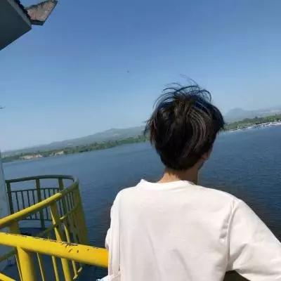 ��Լ����������ͷ��Ӱ����