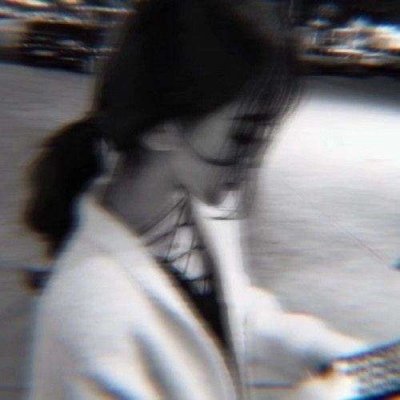 �Ȱ������Ů���ڰ�ʱ�д�Ƭ�����ͷ��