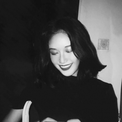 �Ȱ������Ů���ڰ�ʱ�д�Ƭ�����ͷ��