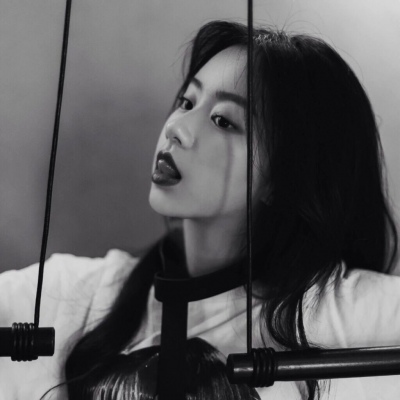 �Ȱ������Ů���ڰ�ʱ�д�Ƭ�����ͷ��