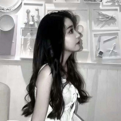 �Ȱ������Ů���ڰ�ʱ�д�Ƭ�����ͷ��