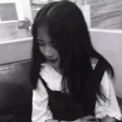 �Ȱ������Ů���ڰ�ʱ�д�Ƭ�����ͷ��