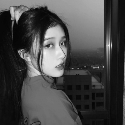 �Ȱ������Ů���ڰ�ʱ�д�Ƭ�����ͷ��