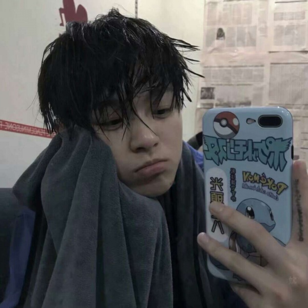 �ڰ�����˧��ʱ�г����΢��ͷ��