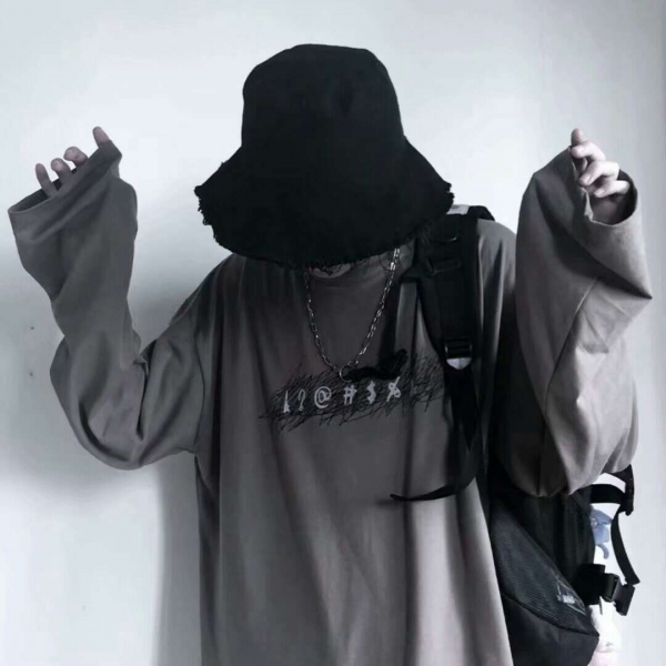 �ڰ�����˧��ʱ�г����΢��ͷ��