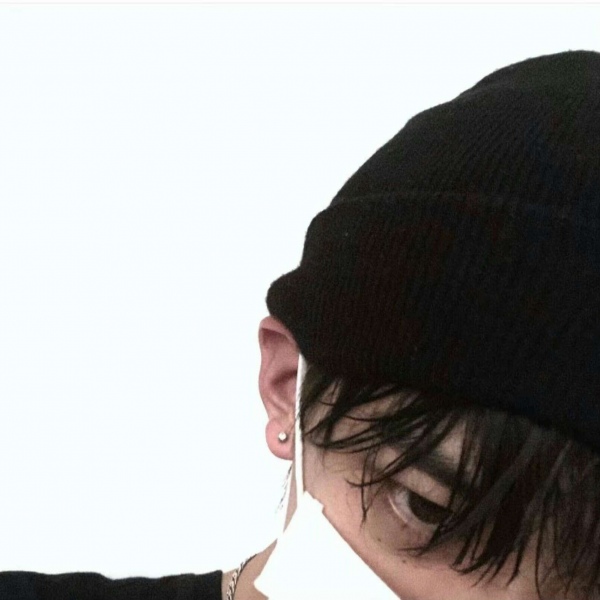 �ڰ�����˧��ʱ�г����΢��ͷ��