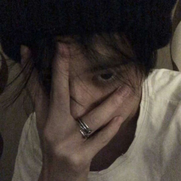 �ڰ�����˧��ʱ�г����΢��ͷ��