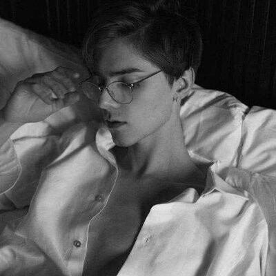 ���������ڰ��˸�ͷ�� ����ع�һ���˵�����