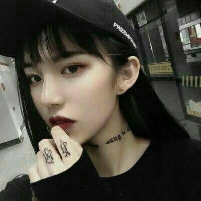 ��ɥ��ɥ��Ů���˸а��˺ڰ�ͷ��