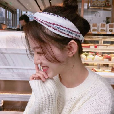 �ɰ���ů��С����Ů��΢��ͷ��