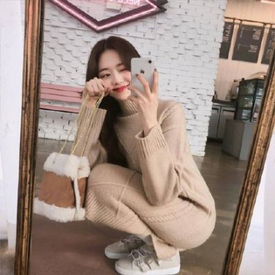 �ɰ���ů��С����Ů��΢��ͷ��