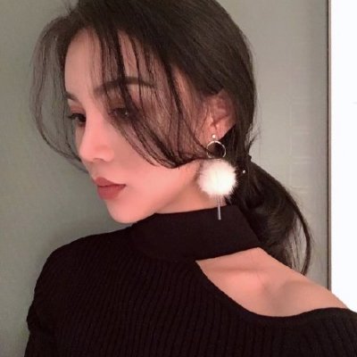 �ɰ���ů��С����Ů��΢��ͷ��