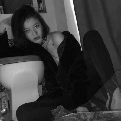 �ڰ�Ů������ͷ��