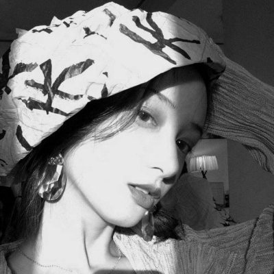 �ڰ�Ů������ͷ��