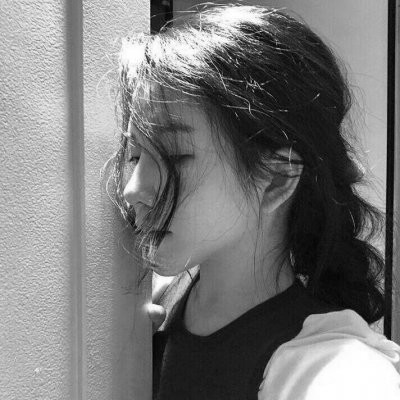 �ڰ�Ů������ͷ��