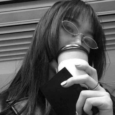 �ڰ�Ů������ͷ��