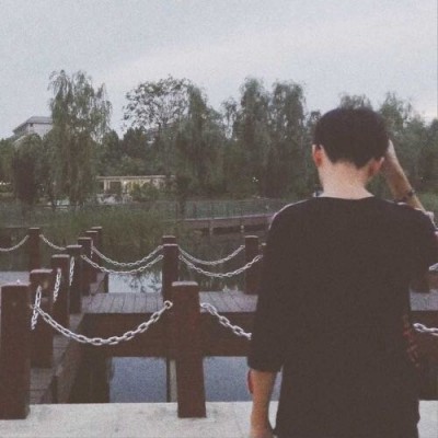 ���¿ɰ�ѧ������ͷ������һ�� �������ҵ���