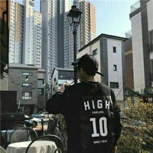 Ψ���˸��б�Ӱͷ�񱳶Ա�ӵ��