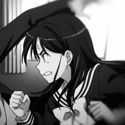 �ڰ�ʱ�е�Ů������ڰ׸���ͷ��