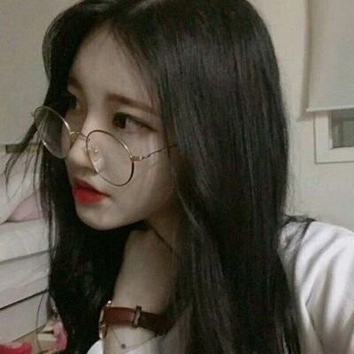 �ɰ����۾�Ů��ͷ��