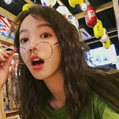 �ɰ����۾�Ů��ͷ��