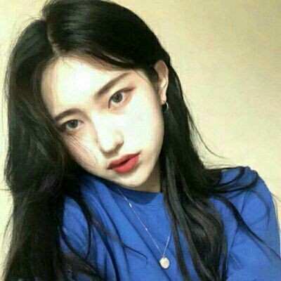 ��ɫ����Ů��΢��ͷ��