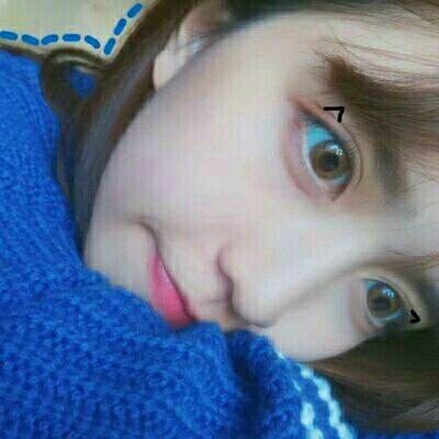 ��ɫ����Ů��΢��ͷ��