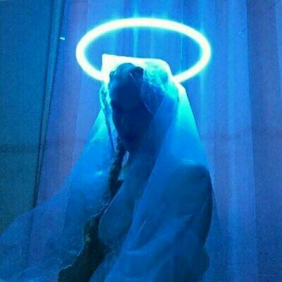 ��ɫ����Ů��΢��ͷ��