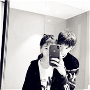 �ڰ׸�������ͷ�� �������ƶ����ҵ���