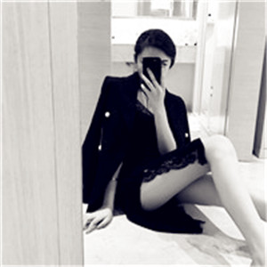 �ڰ׸�������ͷ�� �������ƶ����ҵ���