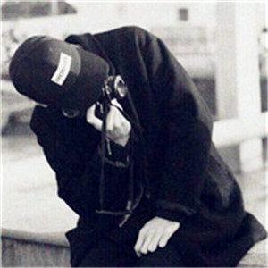 �ڰ׸�������ͷ�� �������ƶ����ҵ���