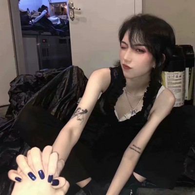 Ů���߰�������΢��ͷ��