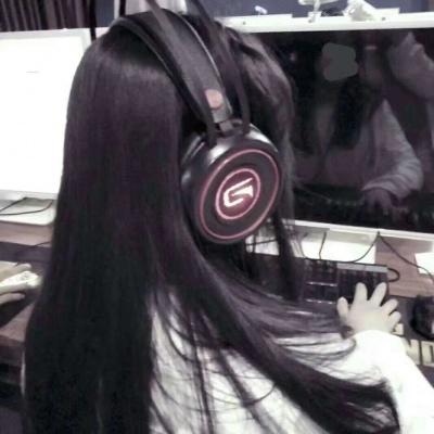 �ɰ�������Ů������ͷ��--İ��������