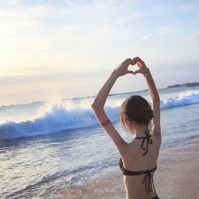 ���߳�����Ů��΢�Ÿ����ͼ