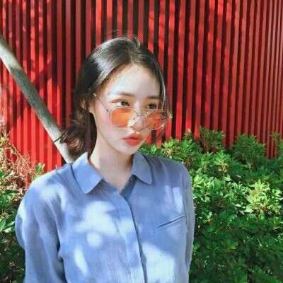 ���߳�����Ů��΢�Ÿ����ͼ