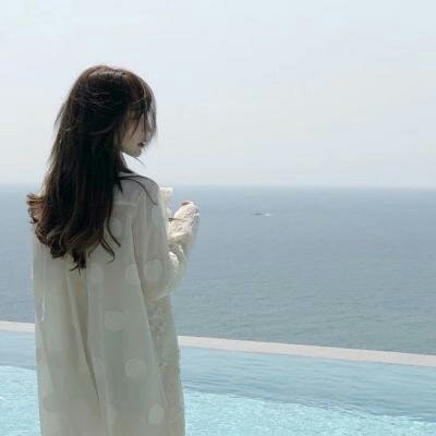 ���߳�����Ů��΢�Ÿ����ͼ