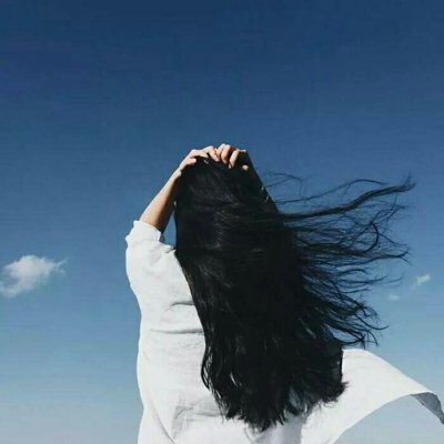 ���߳�����Ů��΢�Ÿ����ͼ