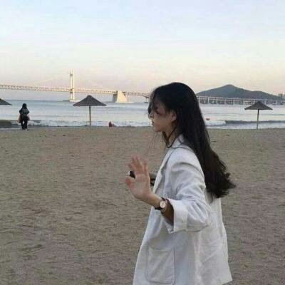 ���߳�����Ů��΢�Ÿ����ͼ