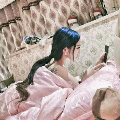 ���߳�����Ů��΢�Ÿ����ͼ