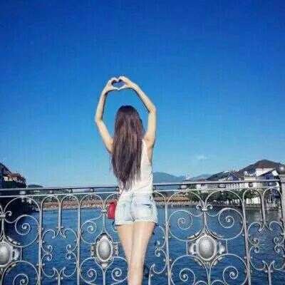 ���߳�����Ů��΢�Ÿ����ͼ